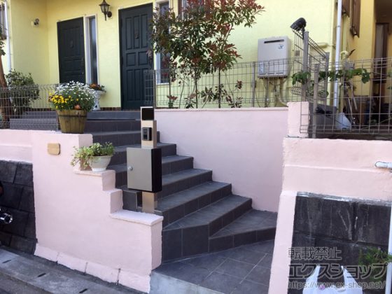 玄関アプローチ