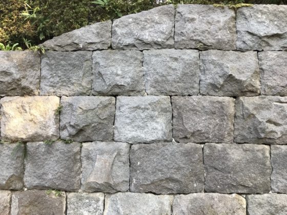 石の塀