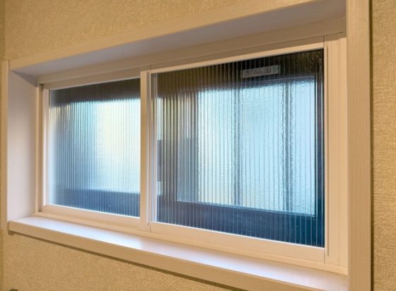 窓は、形（設置場所）・開き方の2つの軸で分類される