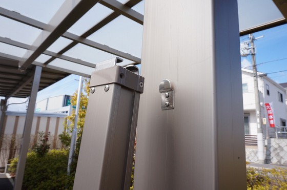 サポート柱金具アップ画像