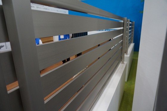 ルシアスフェンス F04型 横板デザイン 裏側プラチナステン色