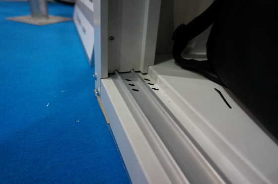 サンキン物置 アルミレールを採用し開閉がスムーズ