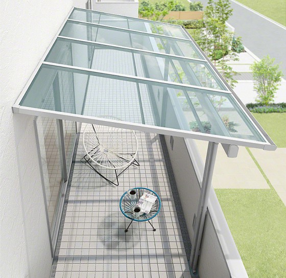 【LIXIL スピーネ2階用】最大手LIXIL製のバルコニー屋根。住まいにあわせて形状・強度を選択