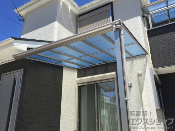 日光の良く当たる場所のポリカーボネート屋根材に音鳴りが起こりやすい