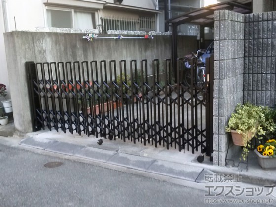 ペットガードタイプのカーゲートは目の細かい格子なので小動物・猫の侵入も防ぎます