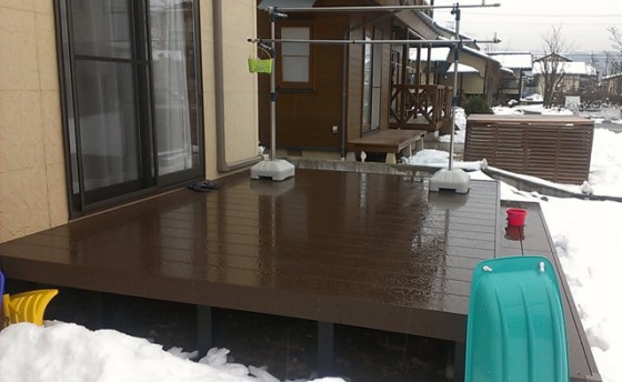 ウッドデッキの積雪対策