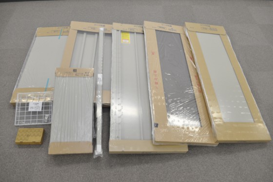 １．物置は写真のようにバラバラの部品で届きます。設置場所まで運ぶことから物置DIYのはじまりです。１．物置は写真のようにバラバラの部品で届きます。設置場所まで運ぶことから物置DIYのはじまりです。