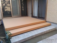 住宅の規格にマッチしたウッドデッキキットです。加工も最小限に抑えられます。