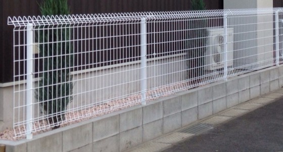 フェンスの設置するときのコア抜き工事とは ブロック上へのフェンス柱工事 エクステリアのある暮らしブログ