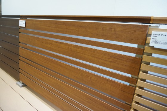 YKKAP リウッドデッキフェンスA02型 ストライプ横板格子