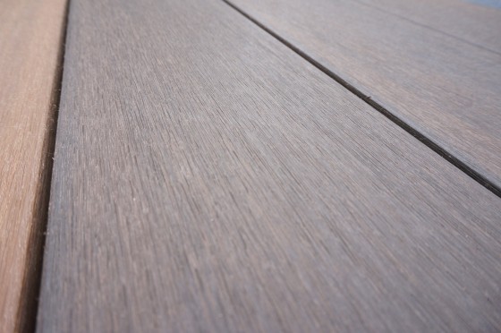 ウォールナット-落ち着いたシックな色目で和モダンの住宅にもお勧めです。