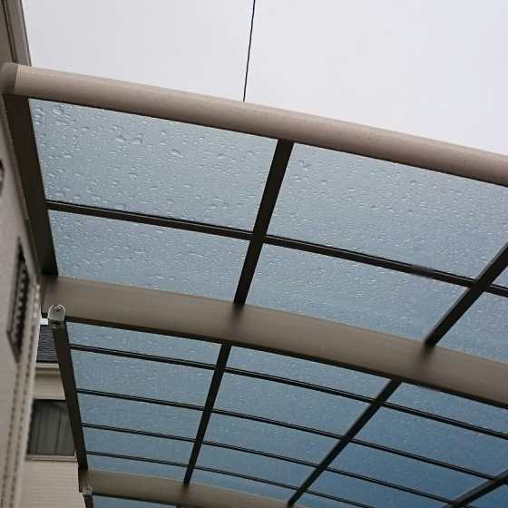 雨の日はカーポートの屋根が大活躍
