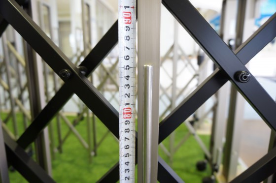 高さ80cmまであるので、ひざ上・腰の高さぐらいまであります