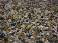 ウレタン樹脂で独特の艶が出ている洗い出し表面