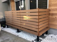 目隠しだけでなく、小さなお子様の転落防止にもフェンスが有効です