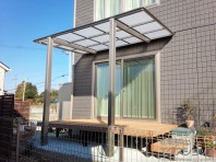 外壁に固定しない独立タイプのテラス屋根
