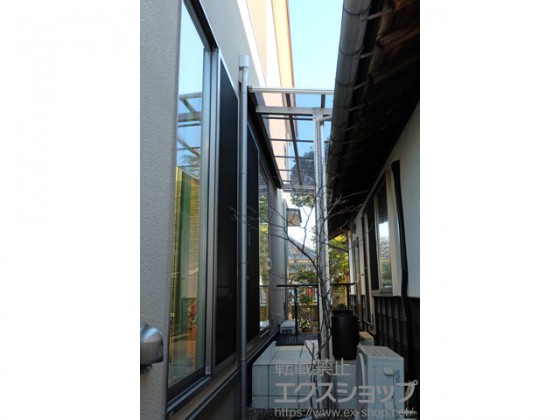 番外編 外壁と外壁の間にもT字タイプの独立テラス屋根で解決