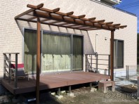 飾りのパーゴラフレーム付きのサザンテラス カタログ写真のような施工例です。