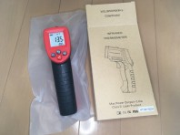 ウッドデッキの表面温度を測るための赤外線放射温度計