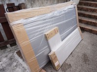 ２）物置梱包の受け取り。畳ほどの大きさがありますのでお庭の保管場所を確保しておいてください。