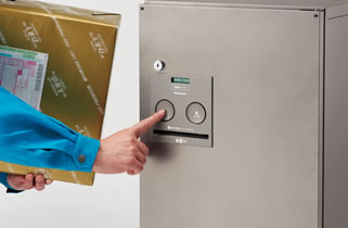 (1)�܂��͔z���Ǝ҂��񂪑�z�{�b�N�X�̔����J���A�z�B����[�����܂��B