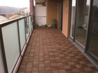 置くだけデッキ-Iタイプ-市松設置例。敷き詰めるだけで固定作業一切なし！