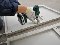 ねじを止めていくだけの簡単作業