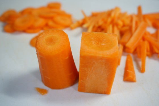 円柱と角柱では、丸いほうが優しい・女性的な印象)