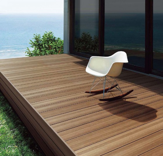 樹ら楽ステージ 木彫