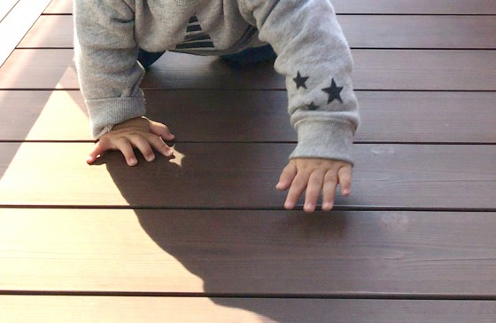 夏休みは「ウッドデッキ」でビニールプールを楽しもう