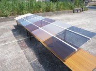 屋根材の比較実験の様子（カーポート・テラスの屋根材「実力値」計測実験）