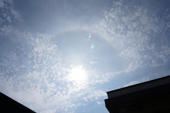 当日は、完璧な快晴ではなく若干の雲がある状態でした（カーポート・テラスの屋根材「実力値」計測実験）