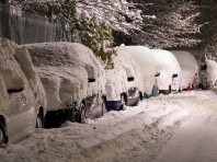 １．フロントガラス／車の雪対策にはカーポートが一番です。