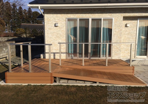 オプションでスロープを設けたウッドデッキ