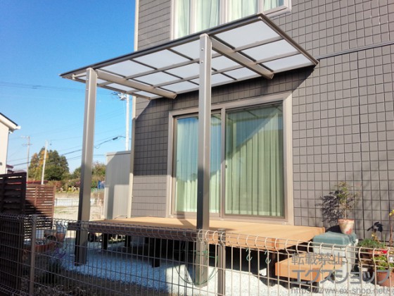 外壁に固定しない独立型テラス屋根