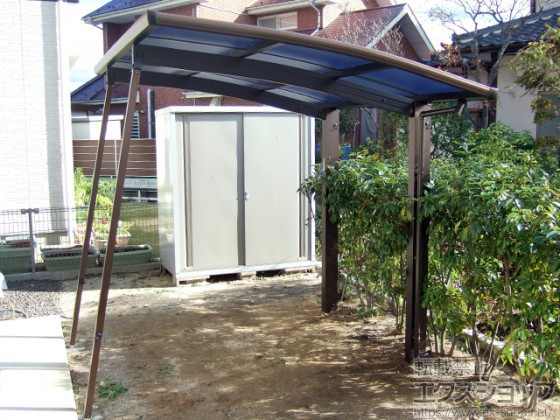 片流れのカーポート、サイクルポートにはサポート柱を設置しましょう。