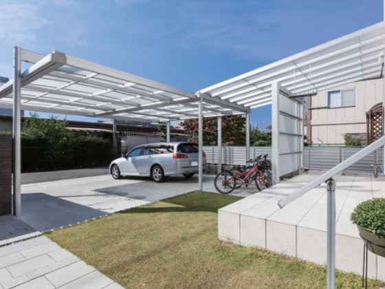 カーポート、サイクルポート、テラス…と奥行きを持たせて。