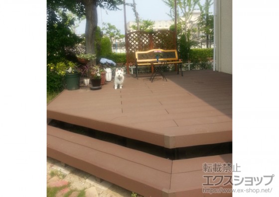 変形加工＋段床タイプのウッドデッキ