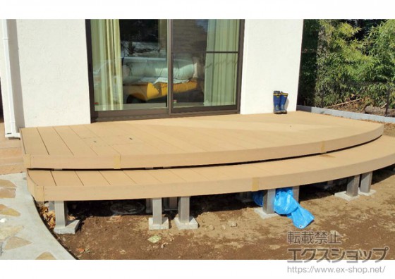 曲線を取り入れてデザイン性のある仕上がり。