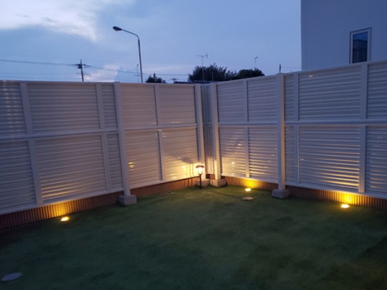 ミエーネフェンスが気になる視線をカットします。