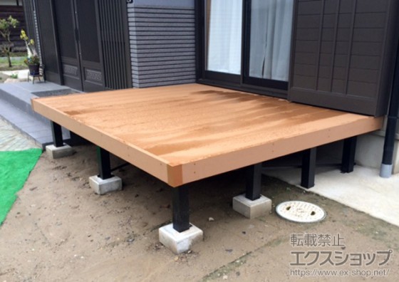リウッドデッキSシリーズ-束柱-カームブラックの施工例
