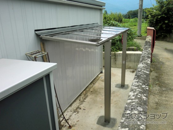 外壁固定不要！柱だけで建つ”独立”タイプのテラス屋根
