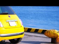 ボラード車止めって？バリカーとの違いは？種類も解説！