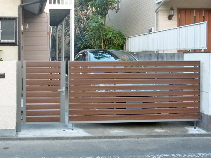 跳ね上げ式カーゲートの特長【デザイン・手動式・電動式】-エクスショップ