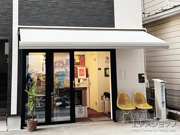 リクシル　彩風　L型　フリルタイプ　手動式　間口　3640×出幅　2500　レッド系　アクリル レッド系 リクシル 彩風 L型 フリルタイプ 手動式 間口 3640×出幅 1500 レッド