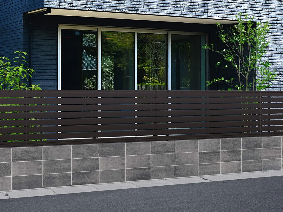 形材フェンス レジリアYK4型 横板格子下桟すき間小-三協アルミ