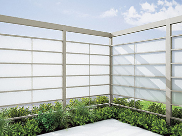 LIXIL リクシル(TOEX)のフェンス Gスクリーン 横格子タイプ 木調色