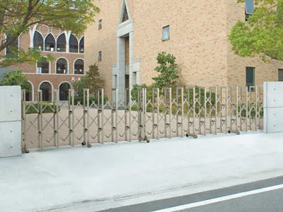 大型アコーディオン門扉 ATXC14型-四国化成 - カーゲートならエクス