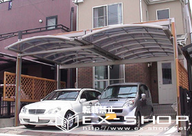 のカーポート マルチスクエア　アール屋根　合掌両支持タイプ　ロング柱仕様　マルチスクリーン柱取付タイプ 施工例