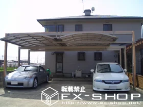 LIXIL リクシル(トステム)のカーポート マルチスクエア　アール屋根合掌タイプ　　ハイルーフ柱仕様＋フレームカバー片側面　（吊り式*柱梁）ベビーオレンジEXT 施工例